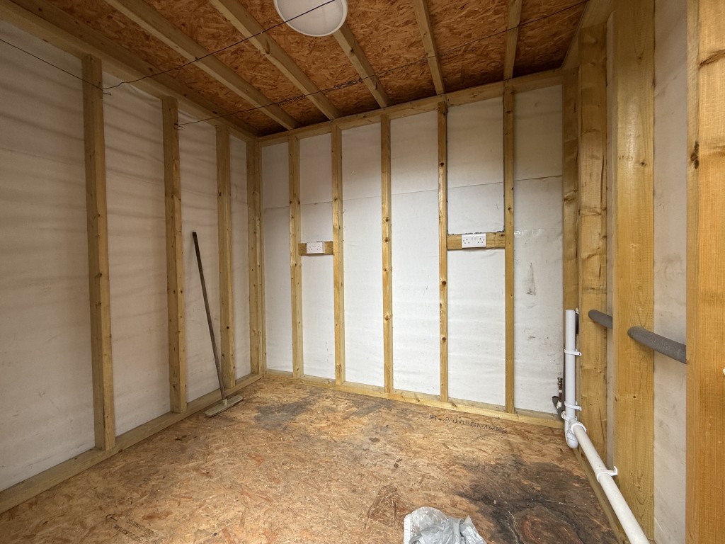 Lot: 142 - FREEHOLD TWO-BEDROOM HOUSE IN NEED OF IMPROVEMENT - Outbuilding with power and water connections